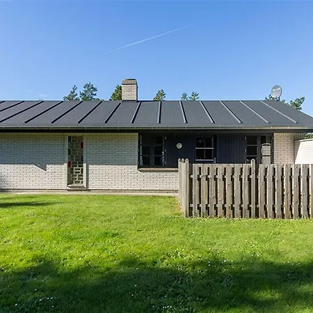 Дом отдыха Three-bedroom Holiday In *
