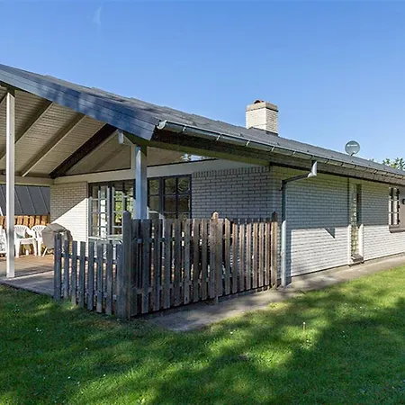 Three-bedroom Holiday In * Халс
